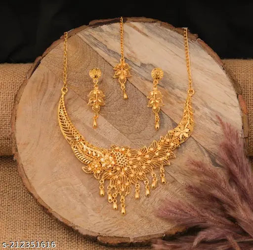 New Tready Golden Jewellery Set For Women