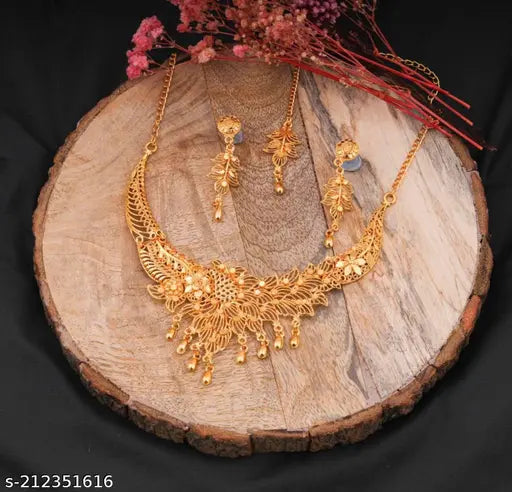 New Tready Golden Jewellery Set For Women